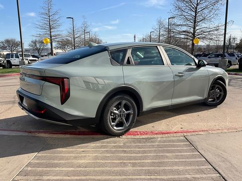 Used 2025 Kia K4 LXS image 6
