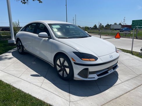 New 2025 Hyundai Ioniq 6 SE image 7
