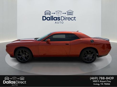 Used 2020 Dodge Challenger SXT w/ Blacktop Package RWD image 9