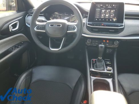 Used 2025 Jeep Compass Latitude AWD/4WD image 15