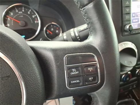 Used 2015 Jeep Wrangler Unlimited Sahara image 15