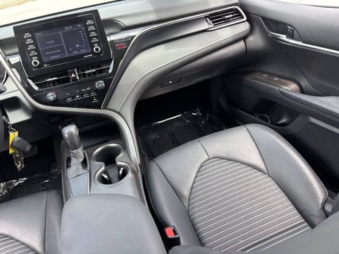 Used 2021 Toyota Camry SE FWD image 14