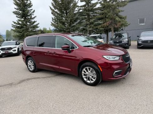Used 2023 Chrysler Pacifica Touring-L AWD/4WD image 7