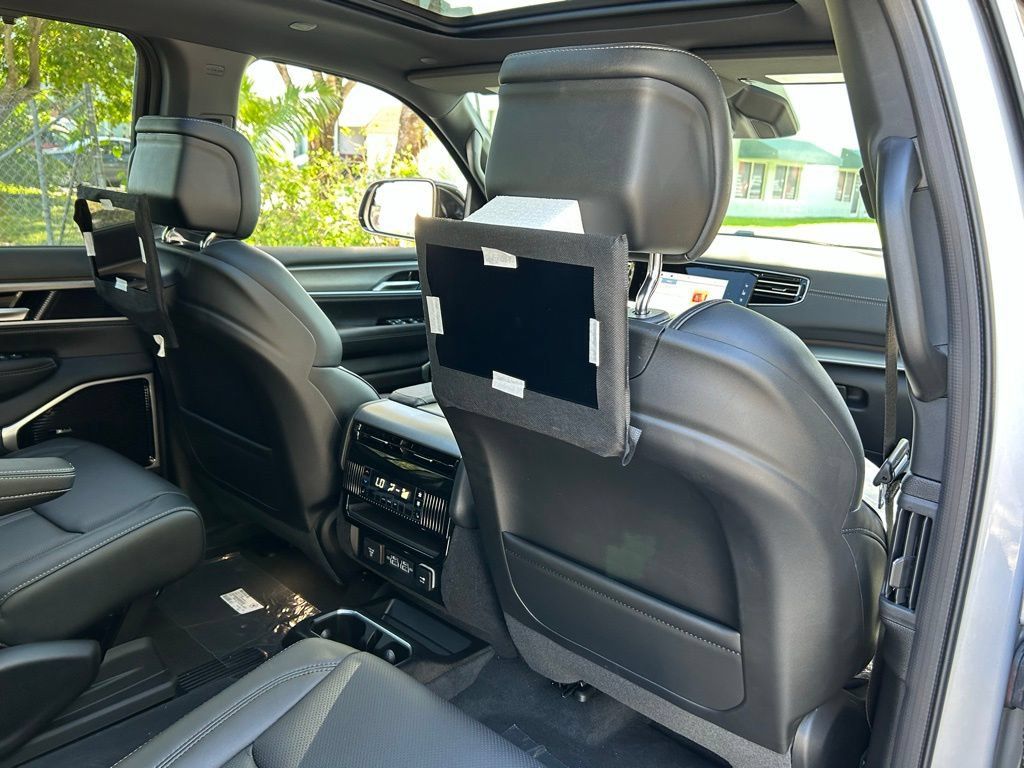 New 2025 Jeep Wagoneer Series III w/ Quick Order Package 25C Super AWD/4WD image 39