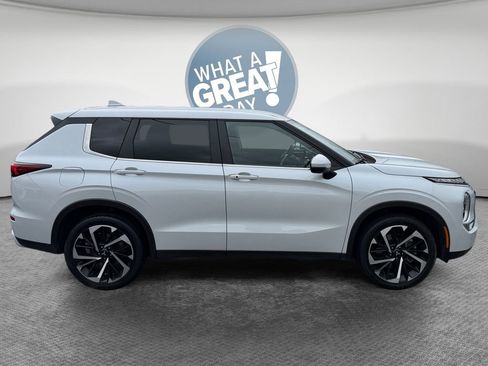 Used 2024 Mitsubishi Outlander SE AWD/4WD image 2