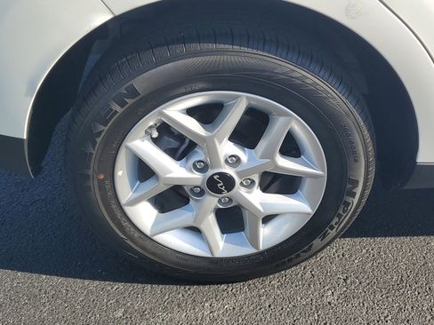 Used 2025 Kia Soul LX image 5