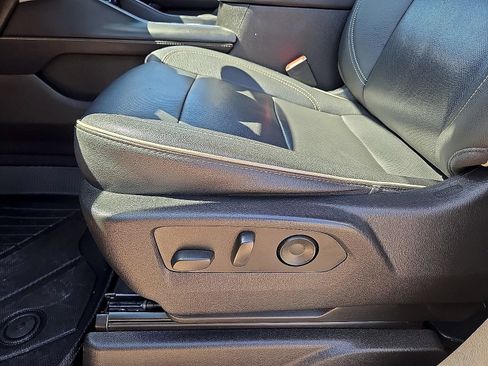Used 2022 Chevrolet Suburban Premier AWD/4WD image 24