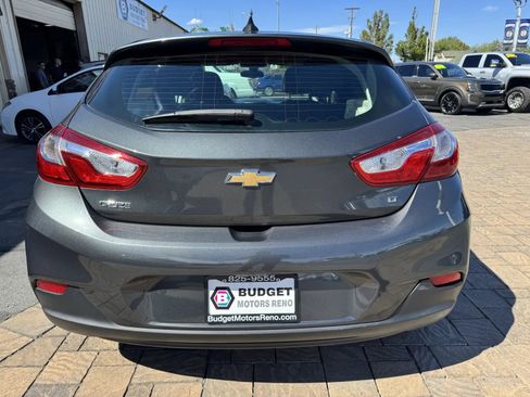 Used 2017 Chevrolet Cruze LT FWD image 3