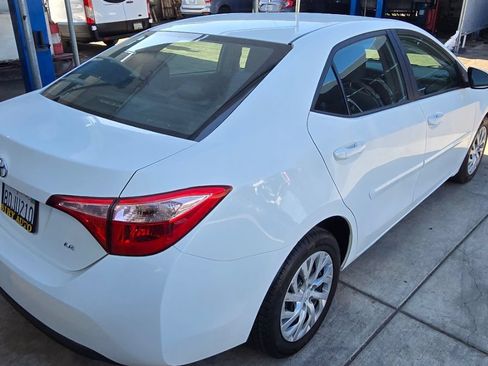 Used 2018 Toyota Corolla LE FWD image 2