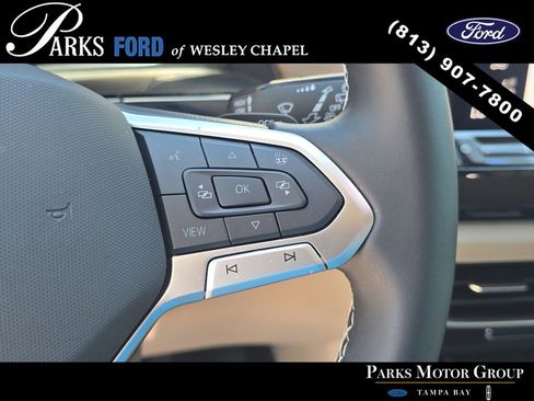 Used 2025 Volkswagen Atlas SE image 30