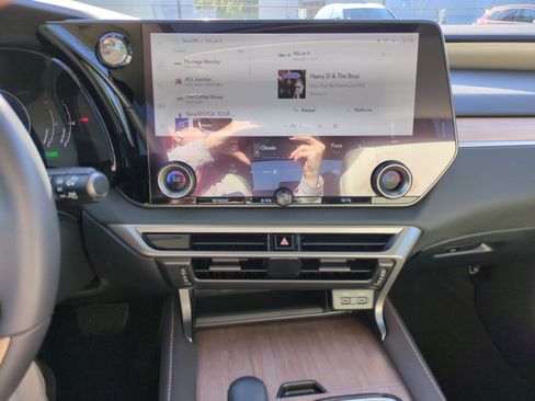 Used 2024 Lexus RX 350h w/ Accessory Package (Z1) AWD/4WD image 21
