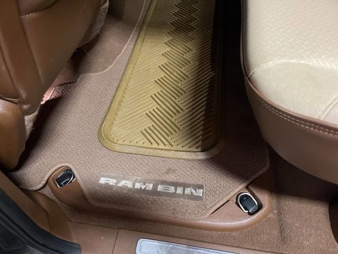 Used 2019 RAM 1500 Laramie AWD/4WD image 28