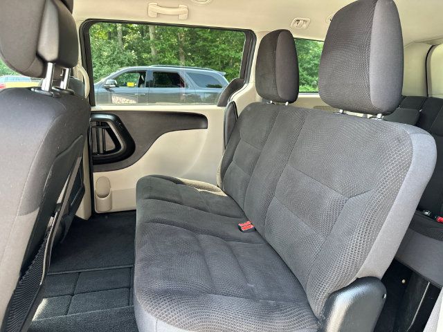 Used 2018 Dodge Grand Caravan SE w/ UConnect Hands-Free Group FWD image 19
