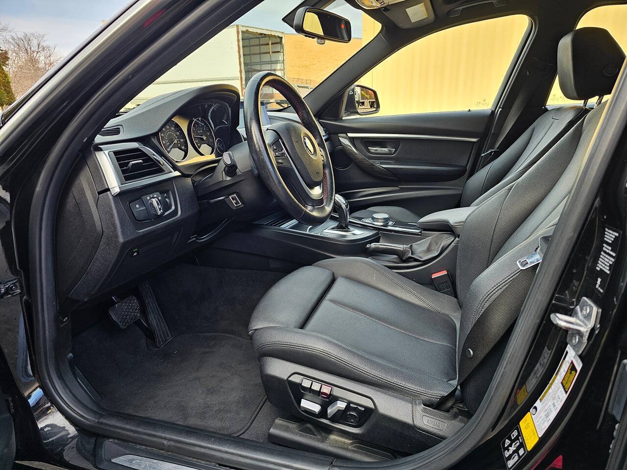 Used 2018 BMW 330i xDrive Sedan AWD/4WD image 11