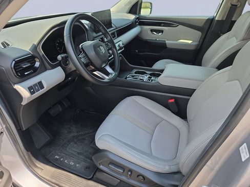 Used 2025 Honda Pilot EX-L image 10