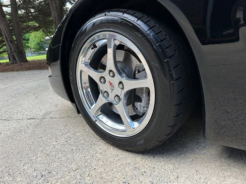 Used 2004 Chevrolet Corvette Convertible w/ Preferred Equipment Group image 20