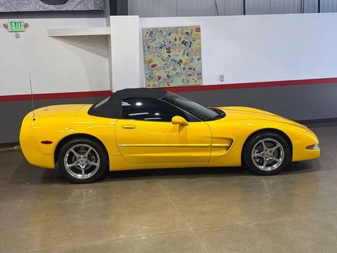 Used 2003 Chevrolet Corvette Convertible w/ Preferred Equipment Group1 RWD image 42