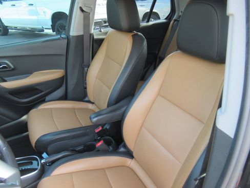 Used 2020 Chevrolet Trax Premier FWD image 18