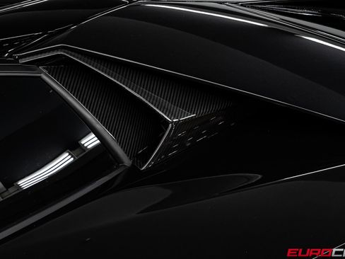 Used 2021 Lamborghini Aventador SVJ AWD/4WD image 21