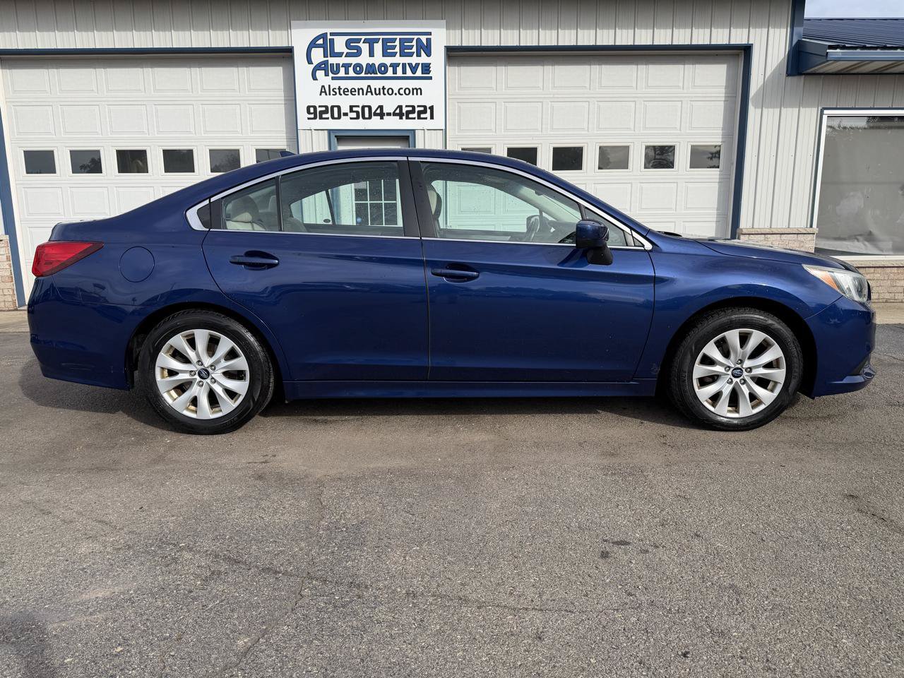 Used 2016 Subaru Legacy 2.5i Premium AWD/4WD image 2