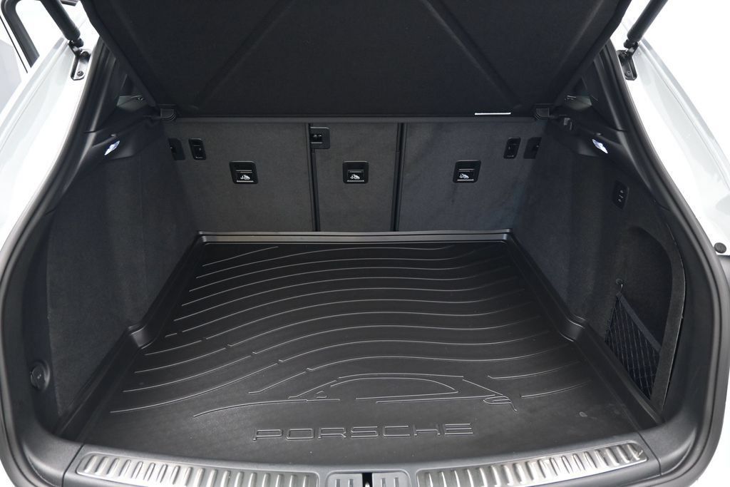 Certified 2026 Porsche Macan S AWD/4WD image 30