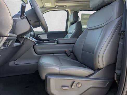 New 2025 Ford Expedition Active image 15