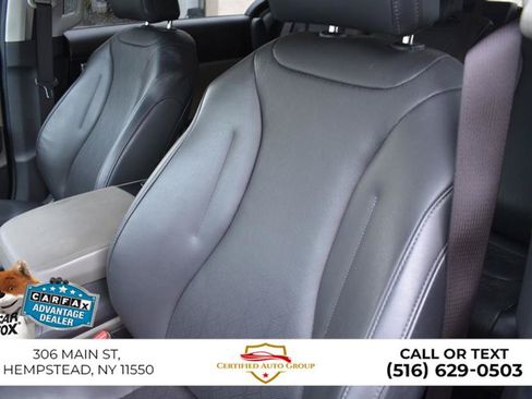 Used 2025 Kia Carnival FWD image 11