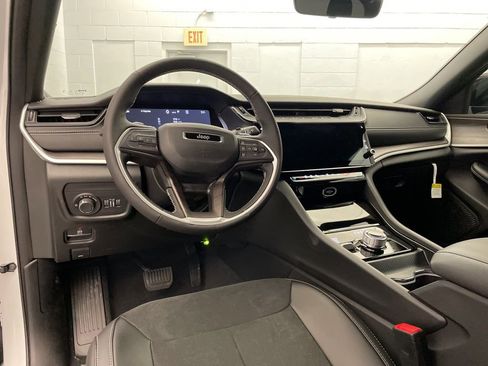 New 2026 Jeep Grand Cherokee L Laredo image 9