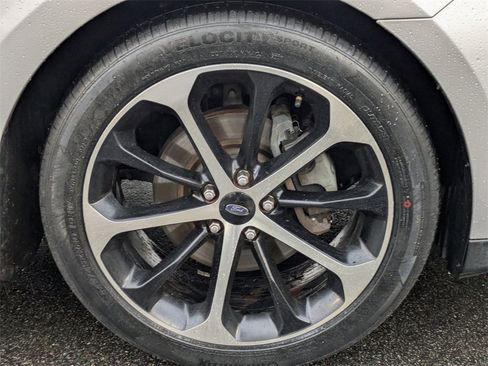 Used 2014 Ford Taurus Limited w/ Equipment Group 301A image 11