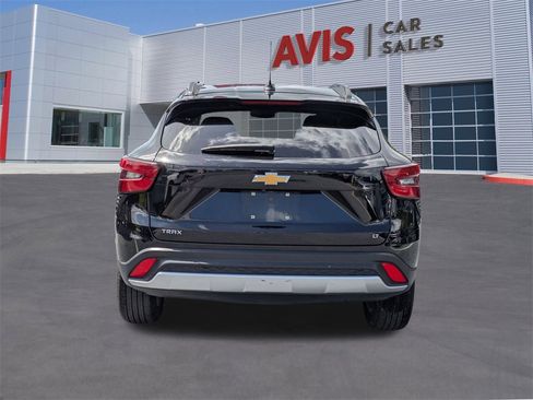 Used 2024 Chevrolet Trax LT image 7