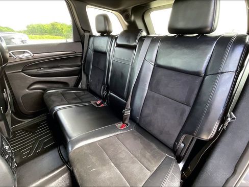 Used 2018 Jeep Grand Cherokee Altitude AWD/4WD image 17