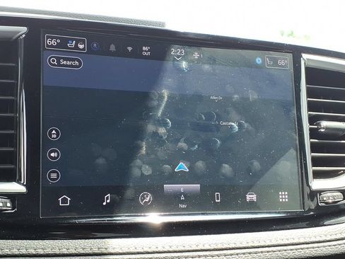 Used 2025 Chrysler Pacifica Limited FWD image 6