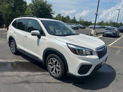 Used 2019 Subaru Forester Premium AWD/4WD image 2
