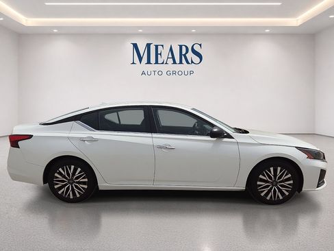 Used 2025 Nissan Altima 2.5 SV FWD image 6