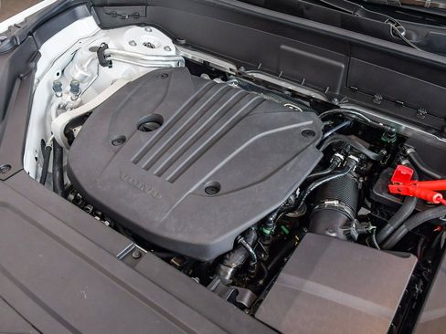 Used 2025 Volvo XC90 B5 Plus w/ Protection Package Premier image 34