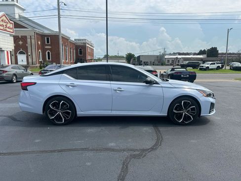 Used 2023 Nissan Altima 2.5 SR FWD image 4