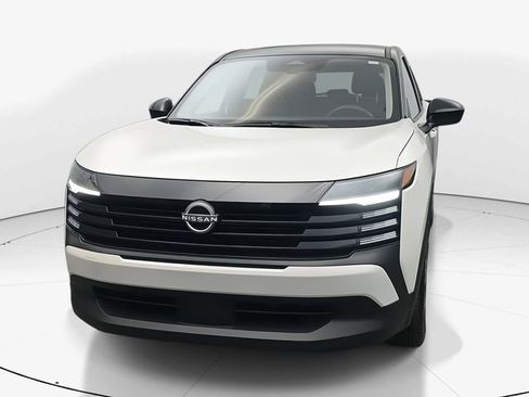 Used 2025 Nissan Kicks SV image 3