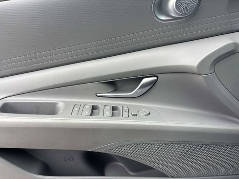 Used 2022 Hyundai Elantra SEL image 15