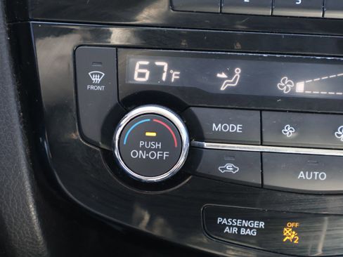 Used 2017 Nissan Rogue SV image 25