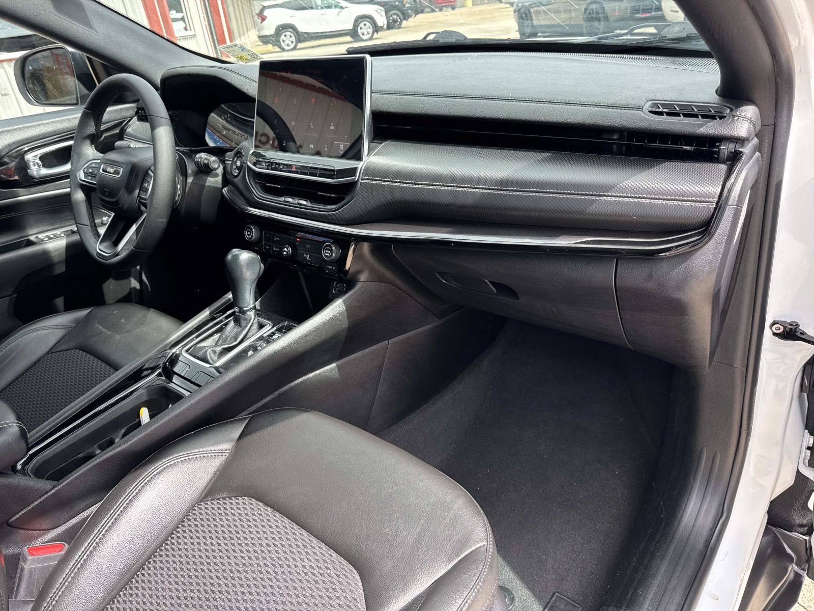 Used 2022 Jeep Compass Latitude FWD image 12