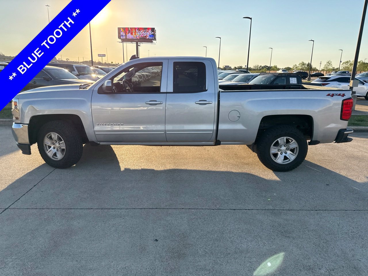 Used 2018 Chevrolet Silverado 1500 LT AWD/4WD image 3