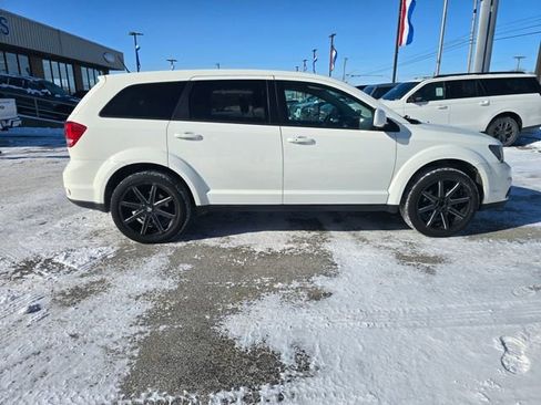 Used 2016 Dodge Journey R/T w/ Driver Convenience Group image 2