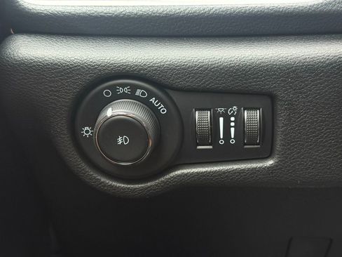 Used 2024 Chrysler Pacifica Pinnacle image 16