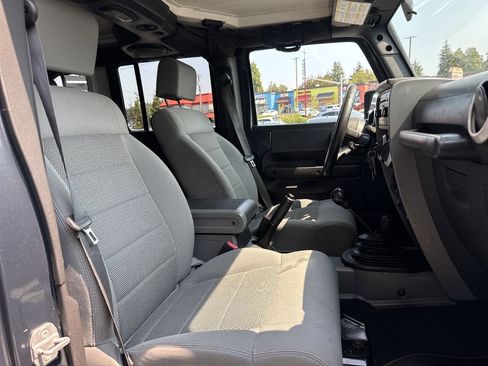 Used 2008 Jeep Wrangler Unlimited Sahara AWD/4WD image 17