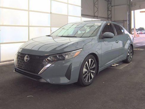Used 2025 Nissan Sentra SV w/ SV Premium Package FWD image 4