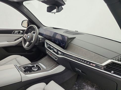 Used 2024 BMW X5 xDrive40i w/ M Sport Package image 19