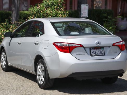 Used 2016 Toyota Corolla LE FWD image 6