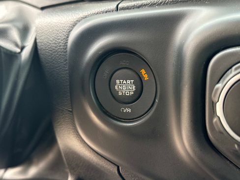 Used 2022 Jeep Gladiator Overland image 31