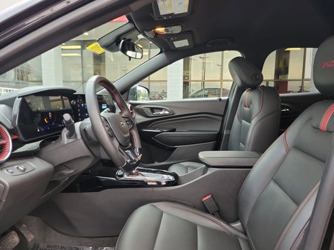 Used 2025 Chevrolet Trax RS image 15