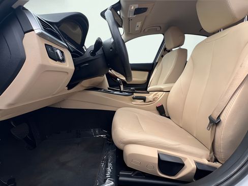Used 2018 BMW 320i Sedan RWD image 16